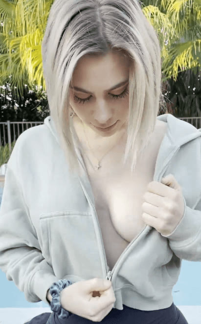 Liviblondie sucks and fucks in explicit OnlyFans short